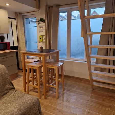 公寓 Petite Maisonnette A 350m De La